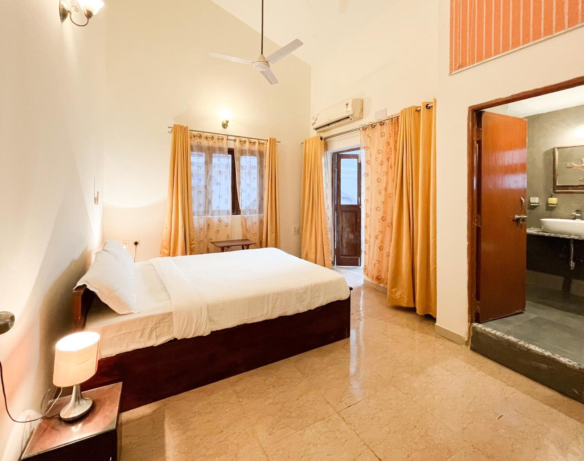 Rainforest - Casa Azure 5 Min Walk To The Beach Calangute Bagian luar foto